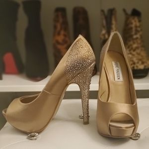 Steve Madden satin peep toe pumps